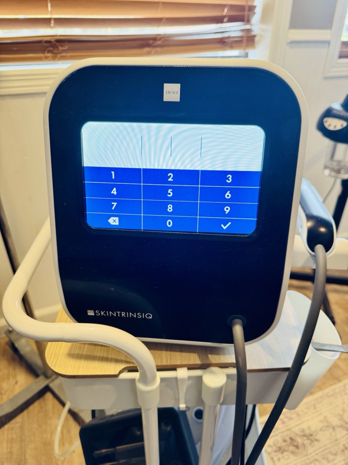 Skintrinsiq Facial Device – Obagi Medical Grade