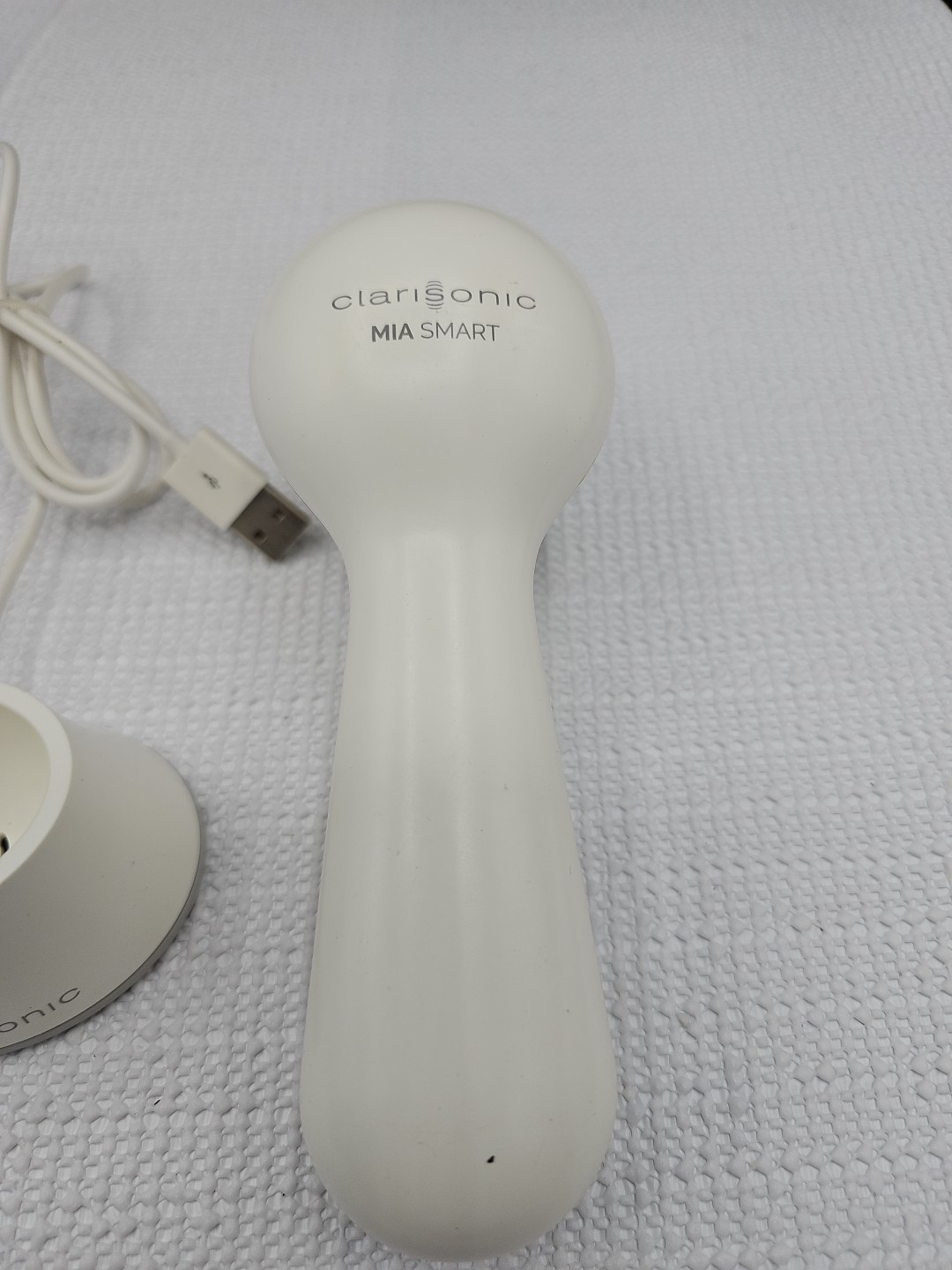 Clarisonic MIA SMART 3-in-1 Bluetooth Sonic Beauty Device FOR PARTS NOT CHARGING