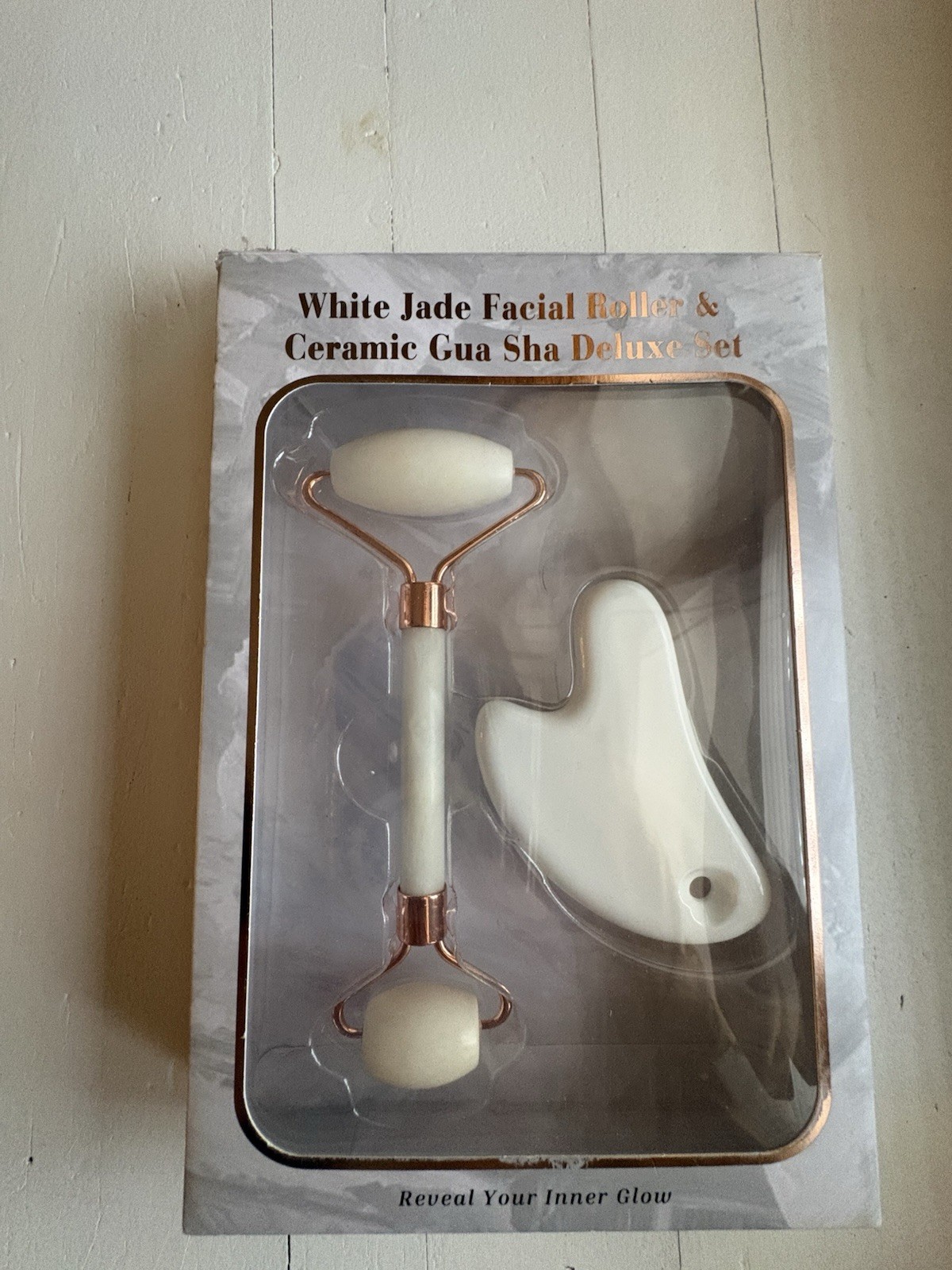 White Jade Facial Roller & Ceramic Gia Sha Deluxe Set