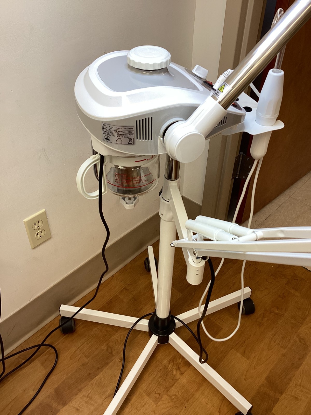 2 in 1 Ozone Facial Steamer & Mag Lamp Combo Model 2001A