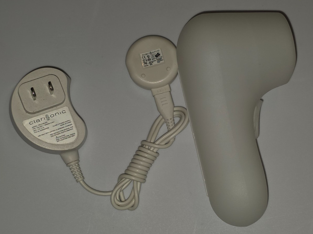 Clarisonic Mia 2 Sonic Cleansing Charger PBL3100-479 & Case
