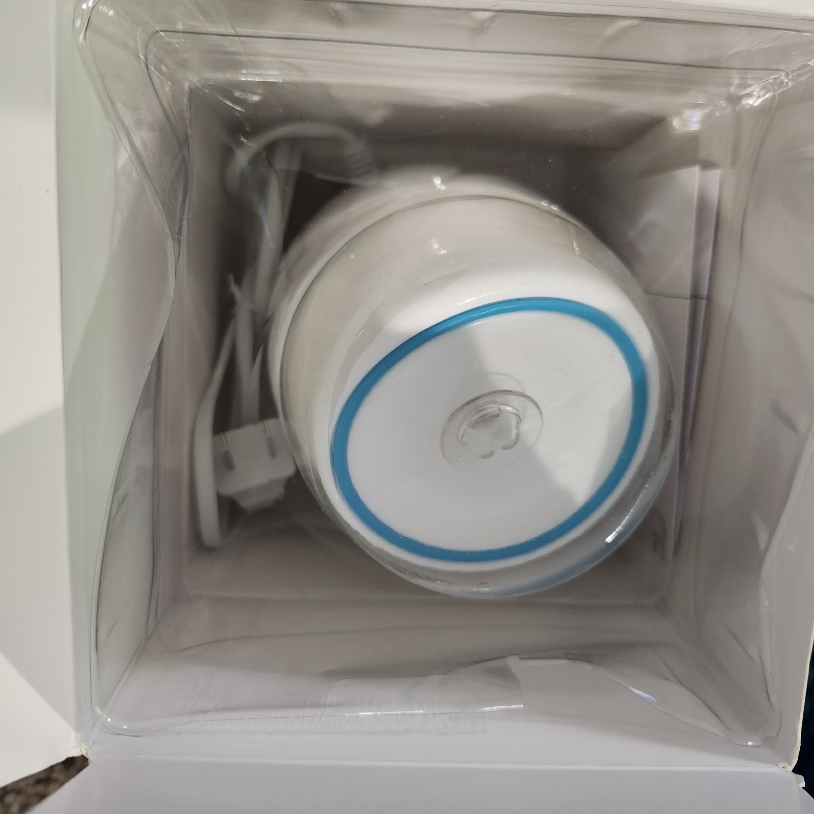 Pursonic facial steamer, model FS18, provide deep hydration and unclog pores.