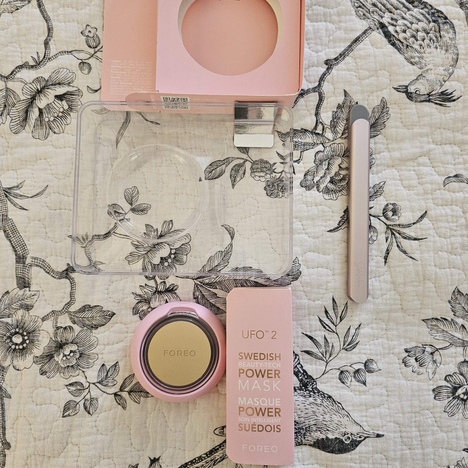 FOREO UFO 2 Pearl Pink + Solawave Rose Gold Red Light Therapy Advanced Skin Care