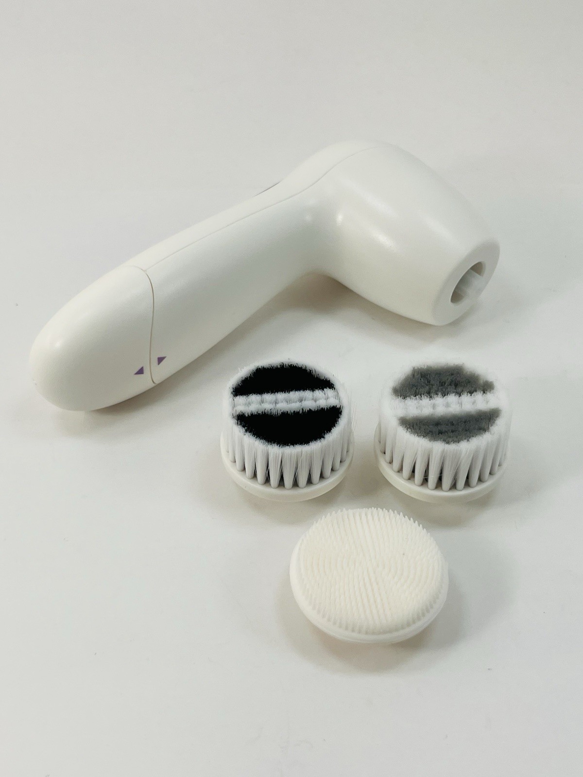 CLSEVXY Facial Cleansing Brush Electric Face Cleanser w/ 3 Brush Heads New Open