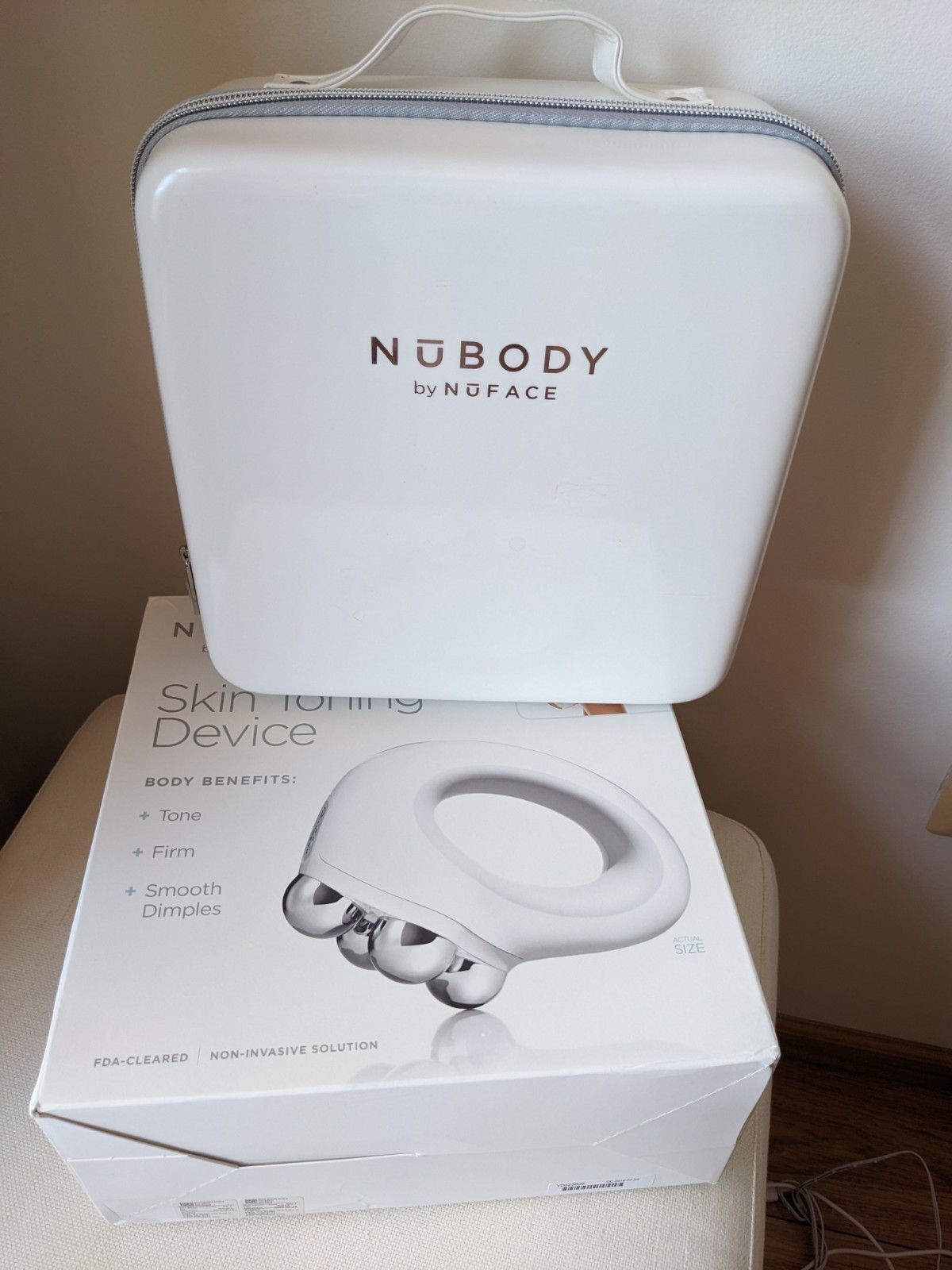 NUFACE NuBODY Microcurrent Body Toning Device + Charger. Excellent Condition.