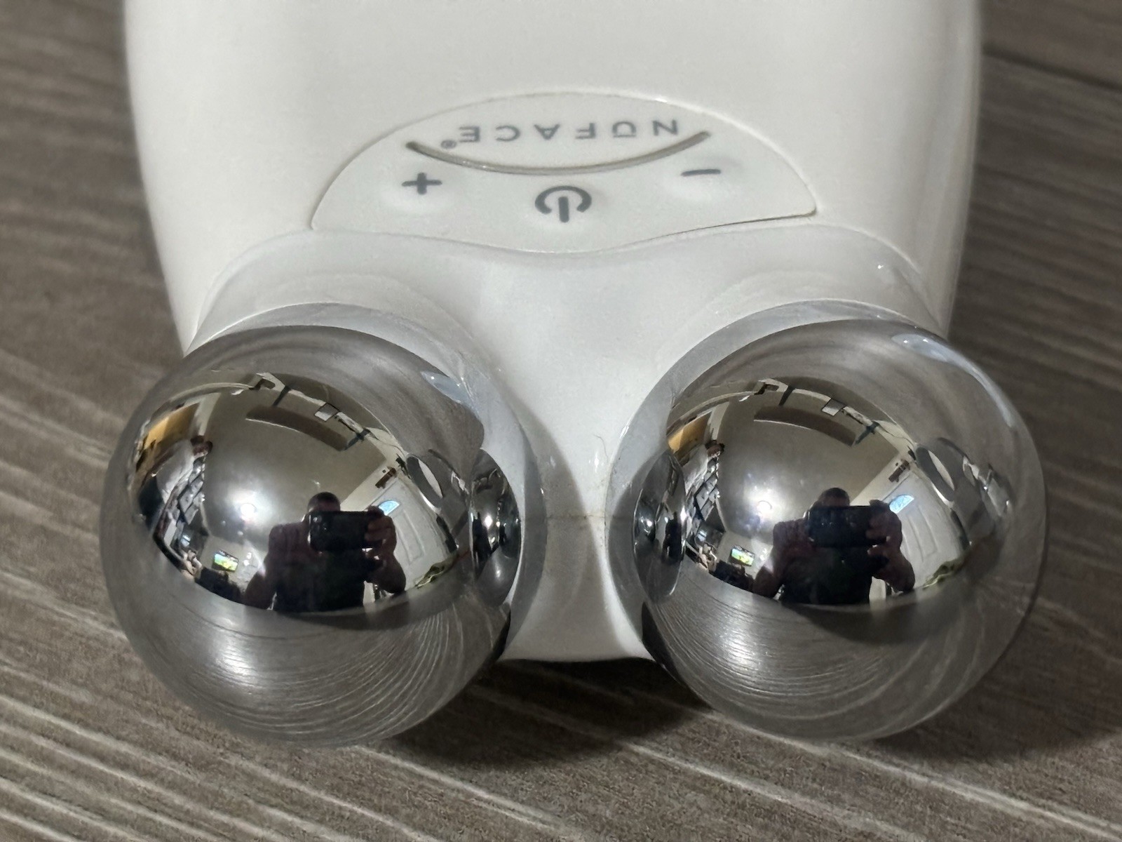 NuFace Trinity Microcurrent Facial Toning Device w/Charger GOOD WORKING/COSMETIC