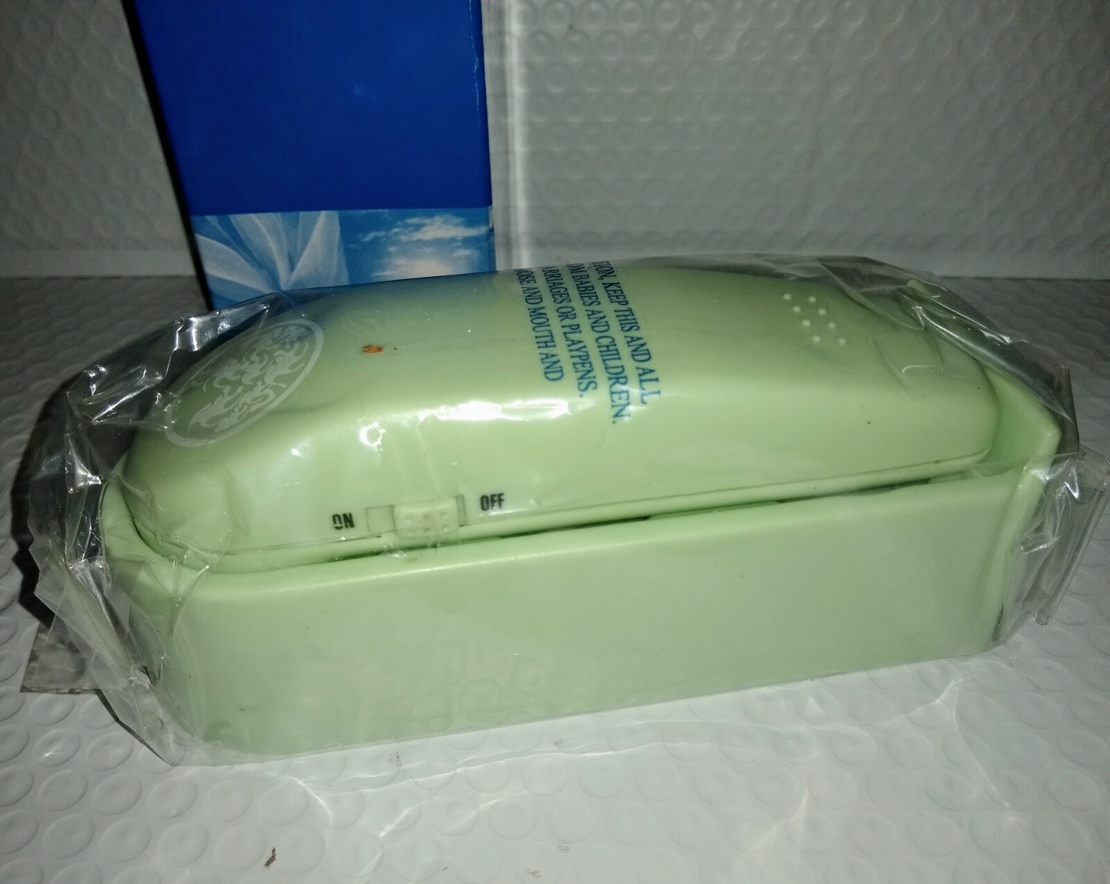 Avon Wellness HOME FACIAL SPA SET 2003 New Still Sealed 3 Attachmernts