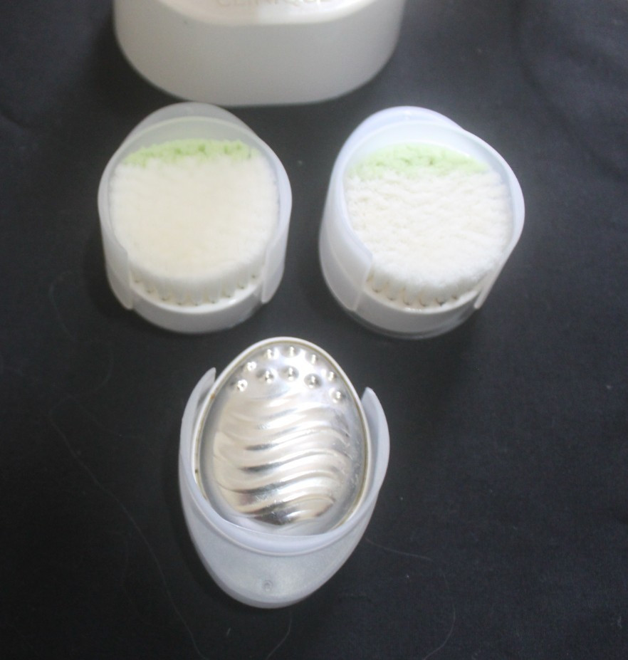 Clarisonic Plus Skin Face Body Cleansing System with 2 Brush Heads PBL06208