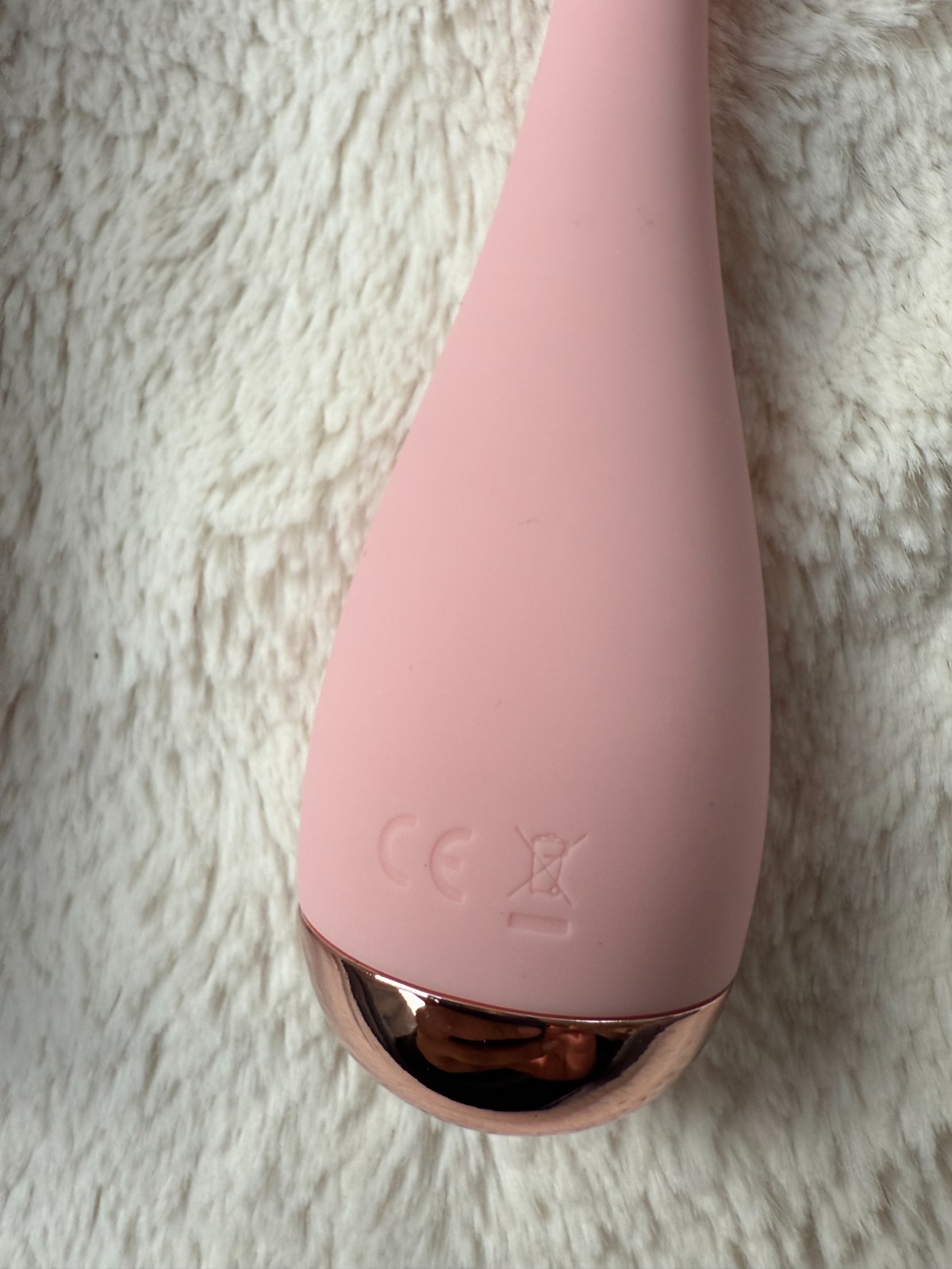 NEW $99 PMD Clean Smart Facial Cleansing Device in Blush (Open Box)