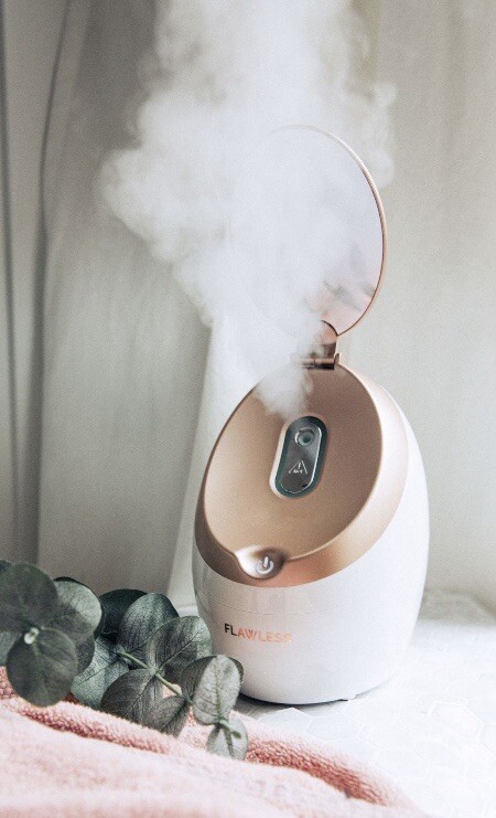 BRAND NEW Finishing Touch Facial Steamer. Perfect Gift For ALL SKIN TYPES