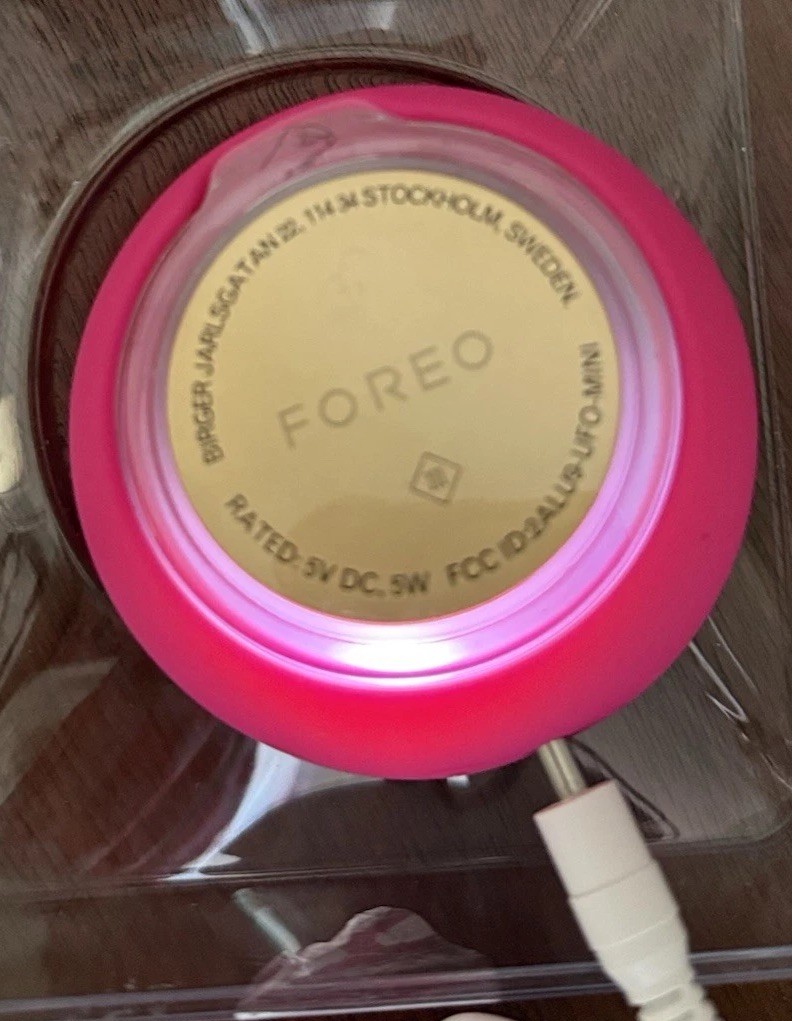 FOREO UFO Mini Smart Mask Device – Hot Pink with Gold Center
