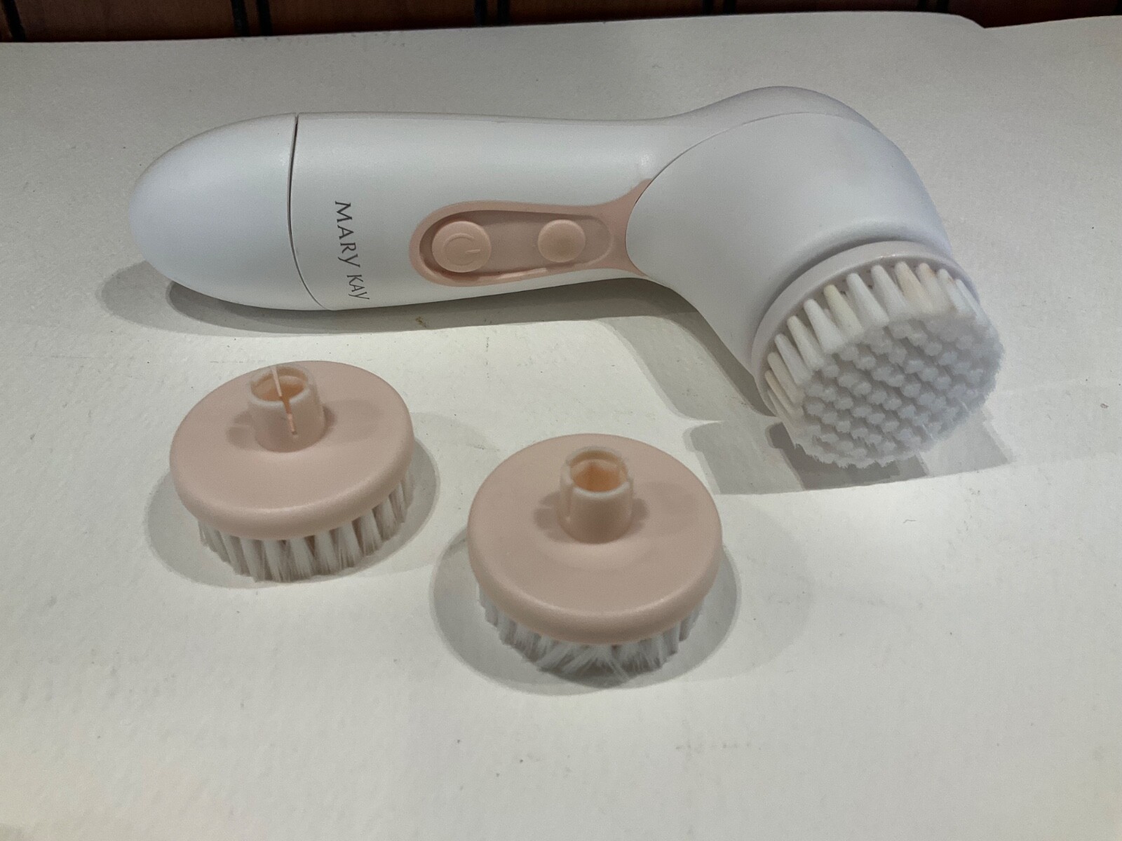 Mary Kay Skinvigorate Cleansing Brush with 2 Brush Heads