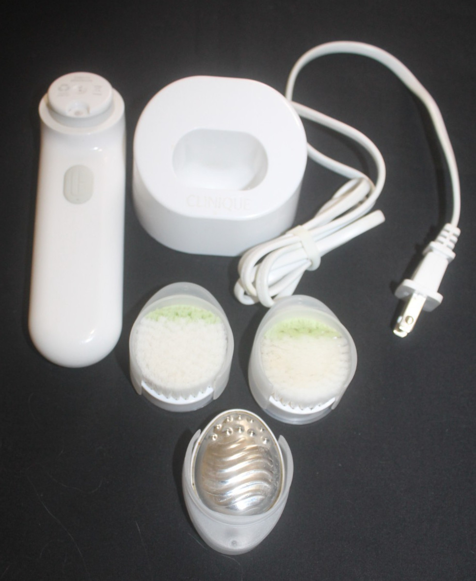 Clarisonic Plus Skin Face Body Cleansing System with 2 Brush Heads PBL06208