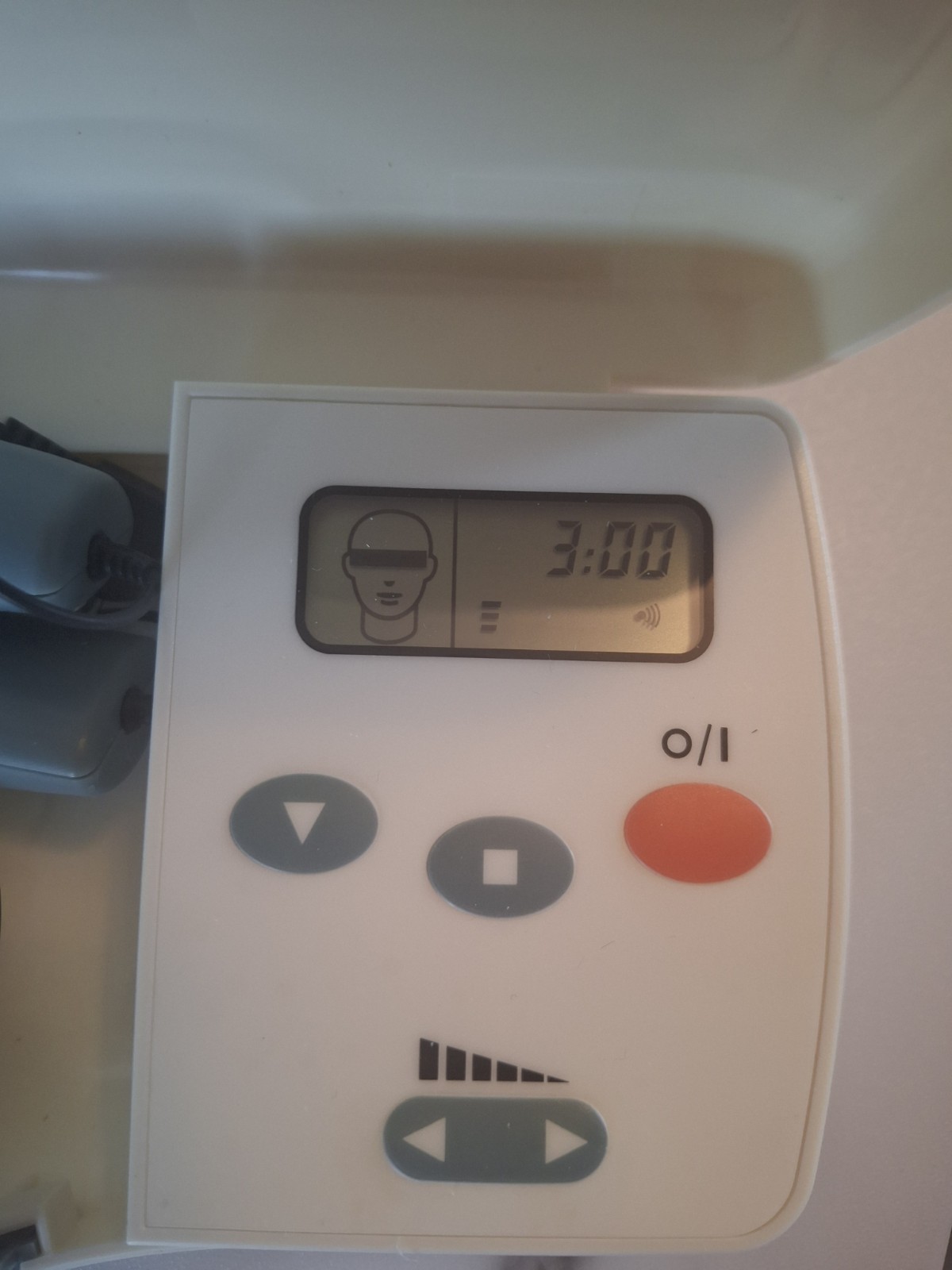 Beverly Hills FaceMaster Facial Toning Device Timer Intensity Levels Case
