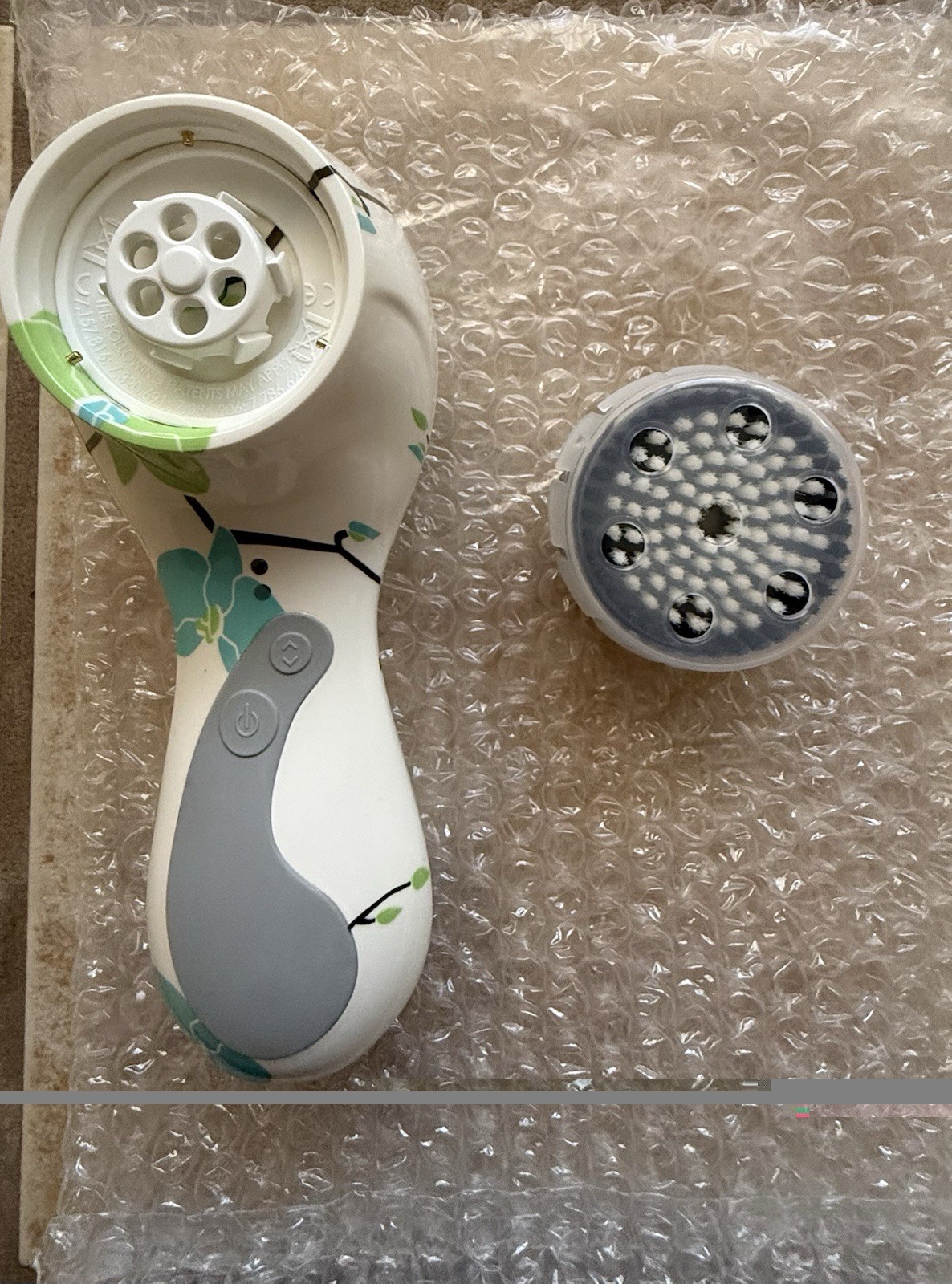 NEW Clarisonic PLUS Electric Facial Brush Rechargeable White w/ Charger & Docs