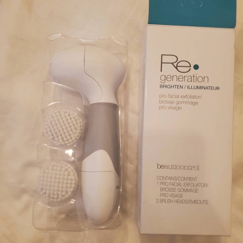 NEW Beauticontrol Regeneration Brighten Pro Facial Exfoliator with 2 Brush heads