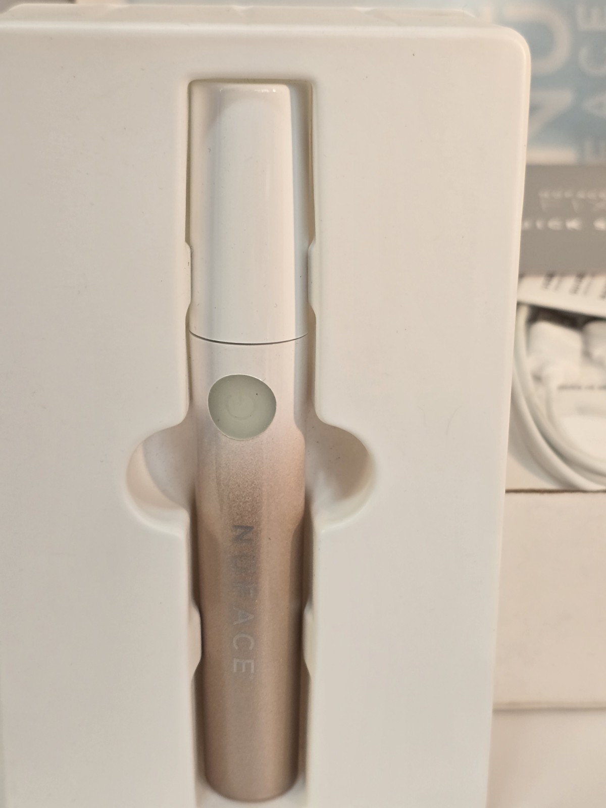 NuFACE The FIX Line Smoothing Device & 1 oz Serum Gold New in box