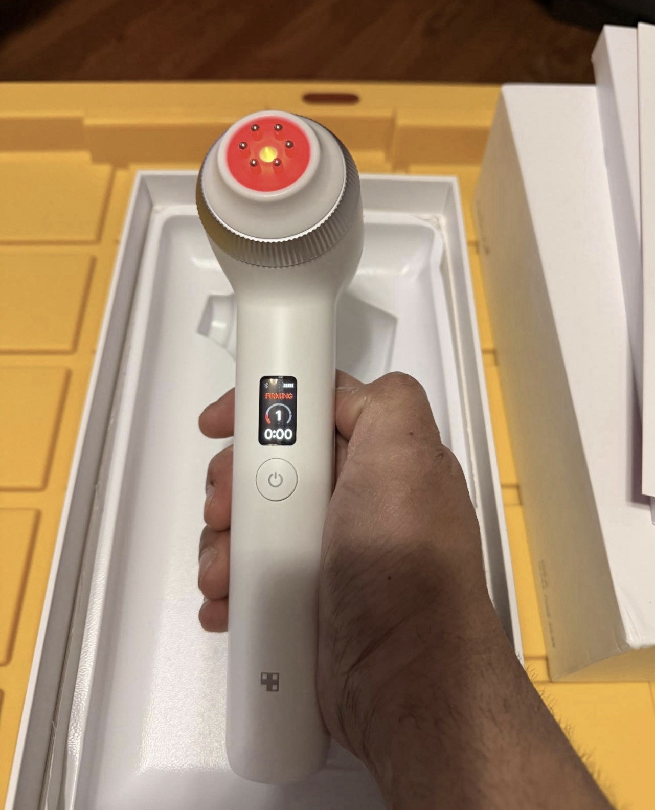 ULTRA TUNE 40.68 Facial Massager, 3 Speeds, Compact, White, Battery
