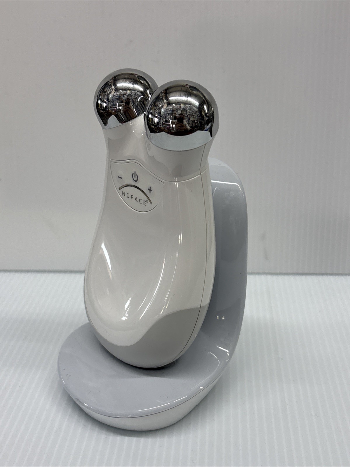 NuFACE Mini Facial Toning Device Microcurrent White Gray Open Box
