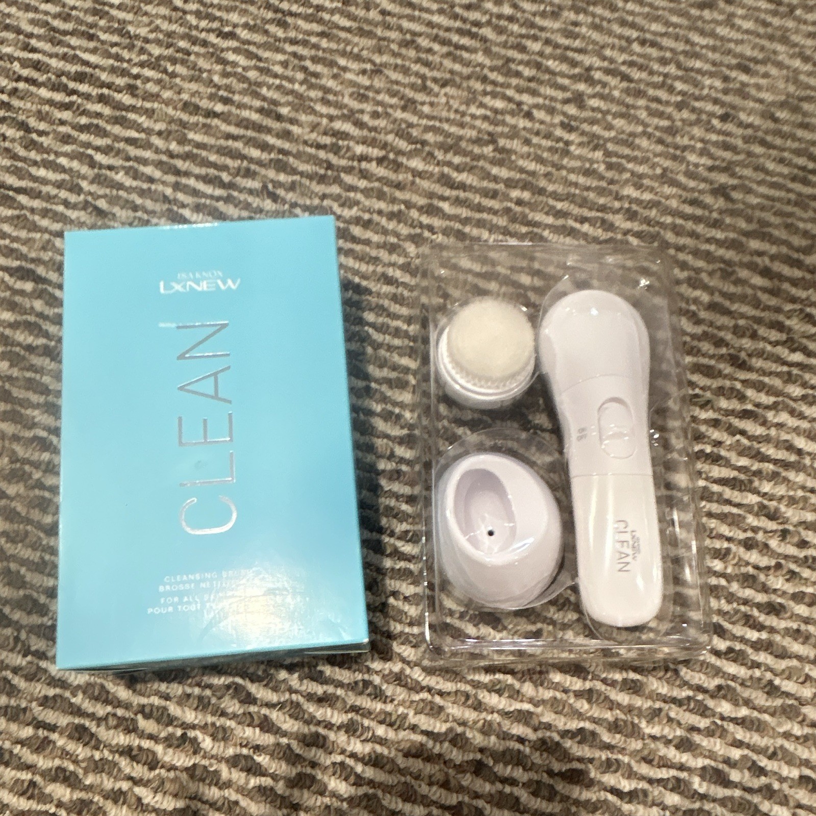 Avon Anew Vibrating Electric Facial Cleansing Brush w/ Stand, Battery, White