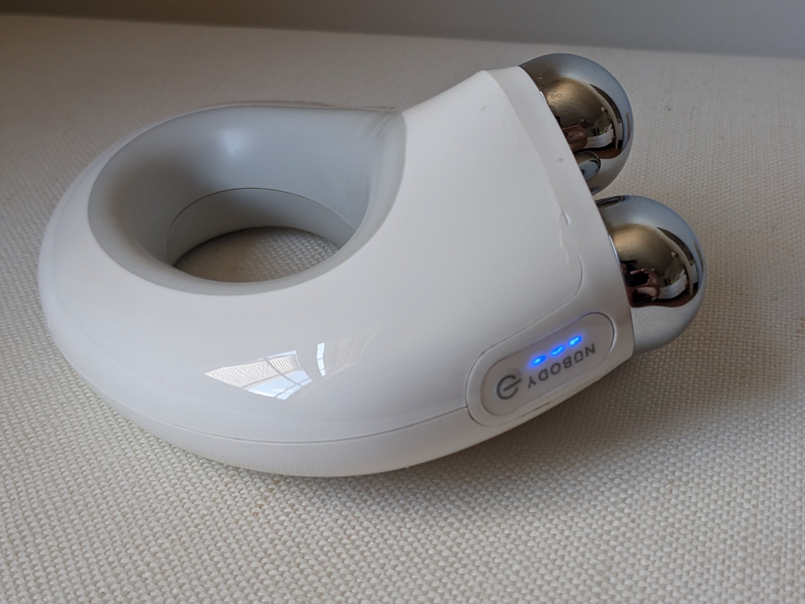 NUFACE NuBODY Microcurrent Body Toning Device + Charger. Excellent Condition.