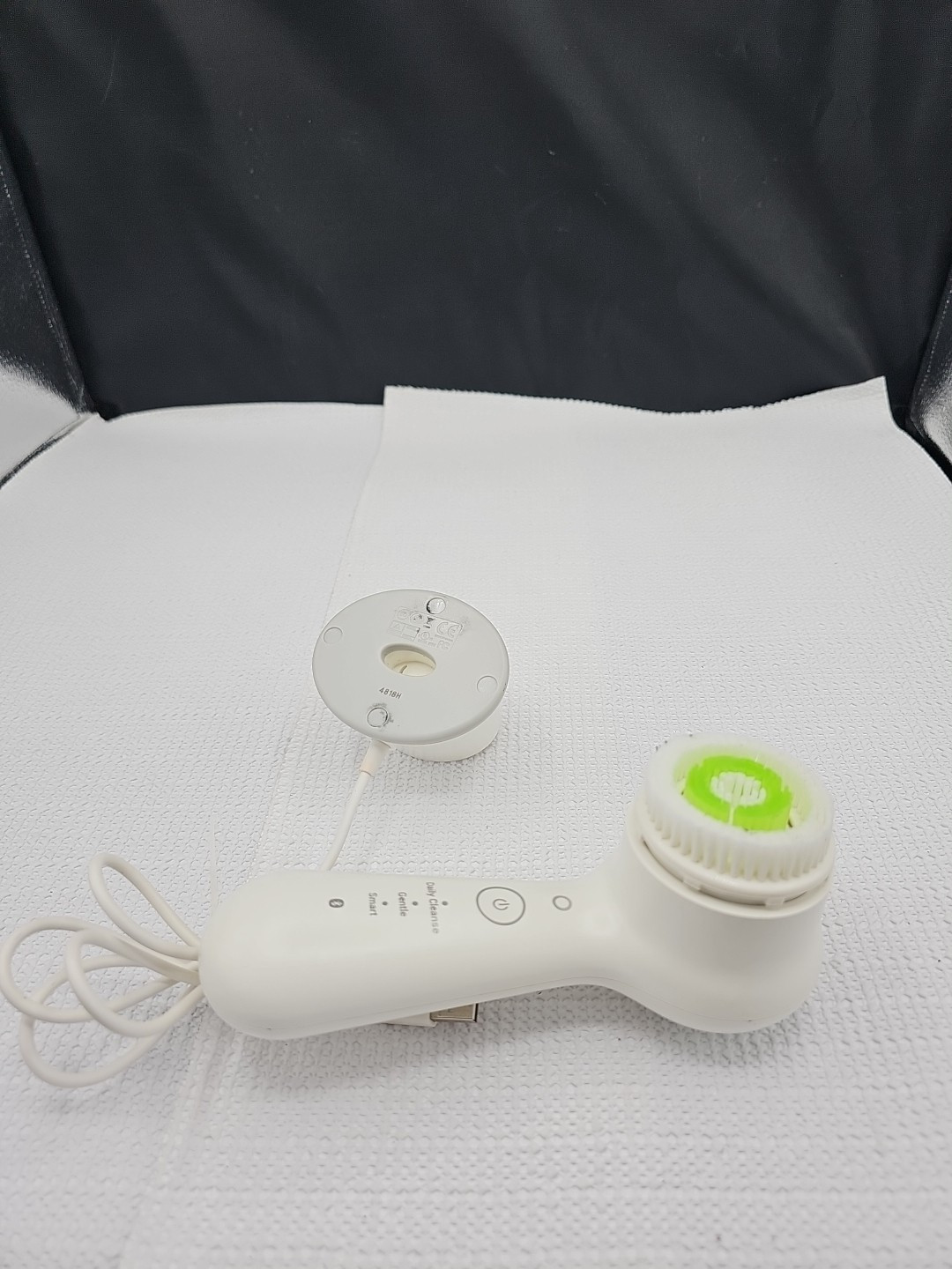 Clarisonic MIA SMART 3-in-1 Bluetooth Sonic Beauty Device FOR PARTS NOT CHARGING