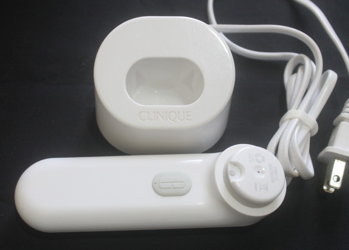 Clarisonic Plus Skin Face Body Cleansing System with 2 Brush Heads PBL06208