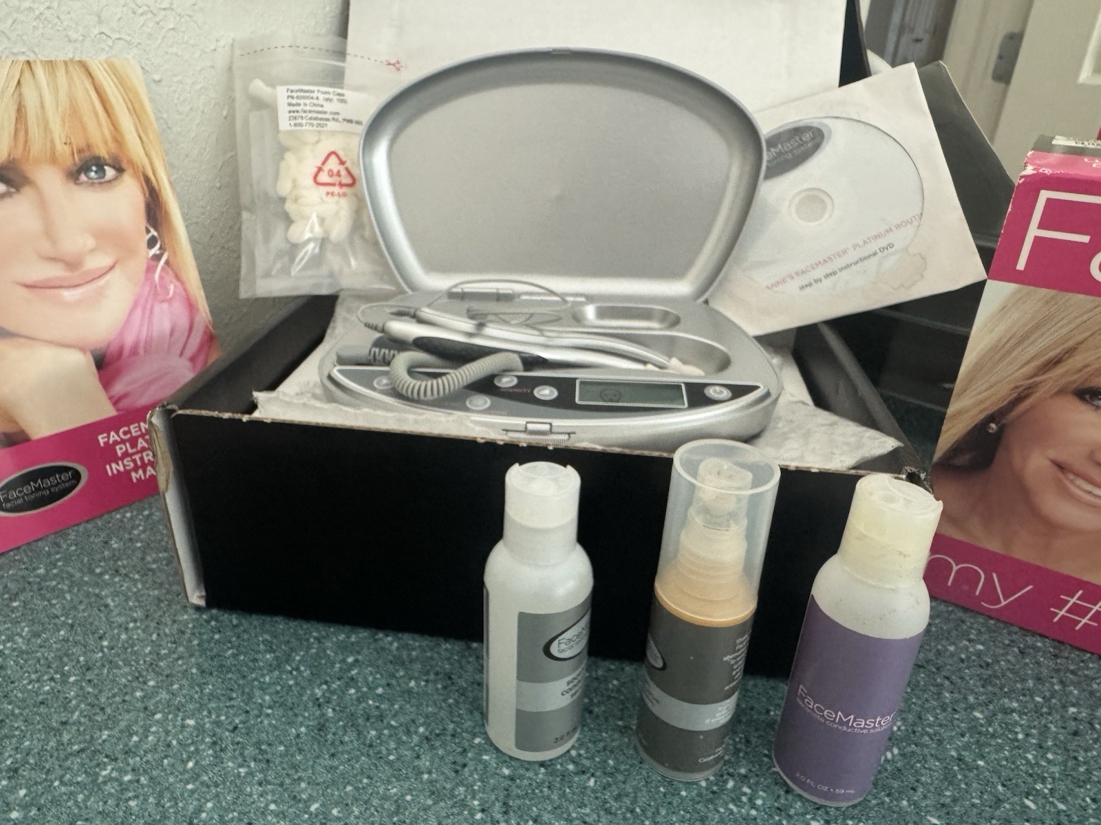 Suzanne Somers FaceMaster Facial Toning System New Face Master