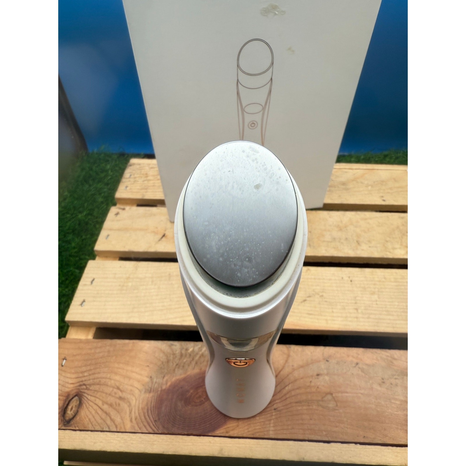 MONAT Hot & Cold Facial Wand – Beauty Device Model 3000000648 with Box