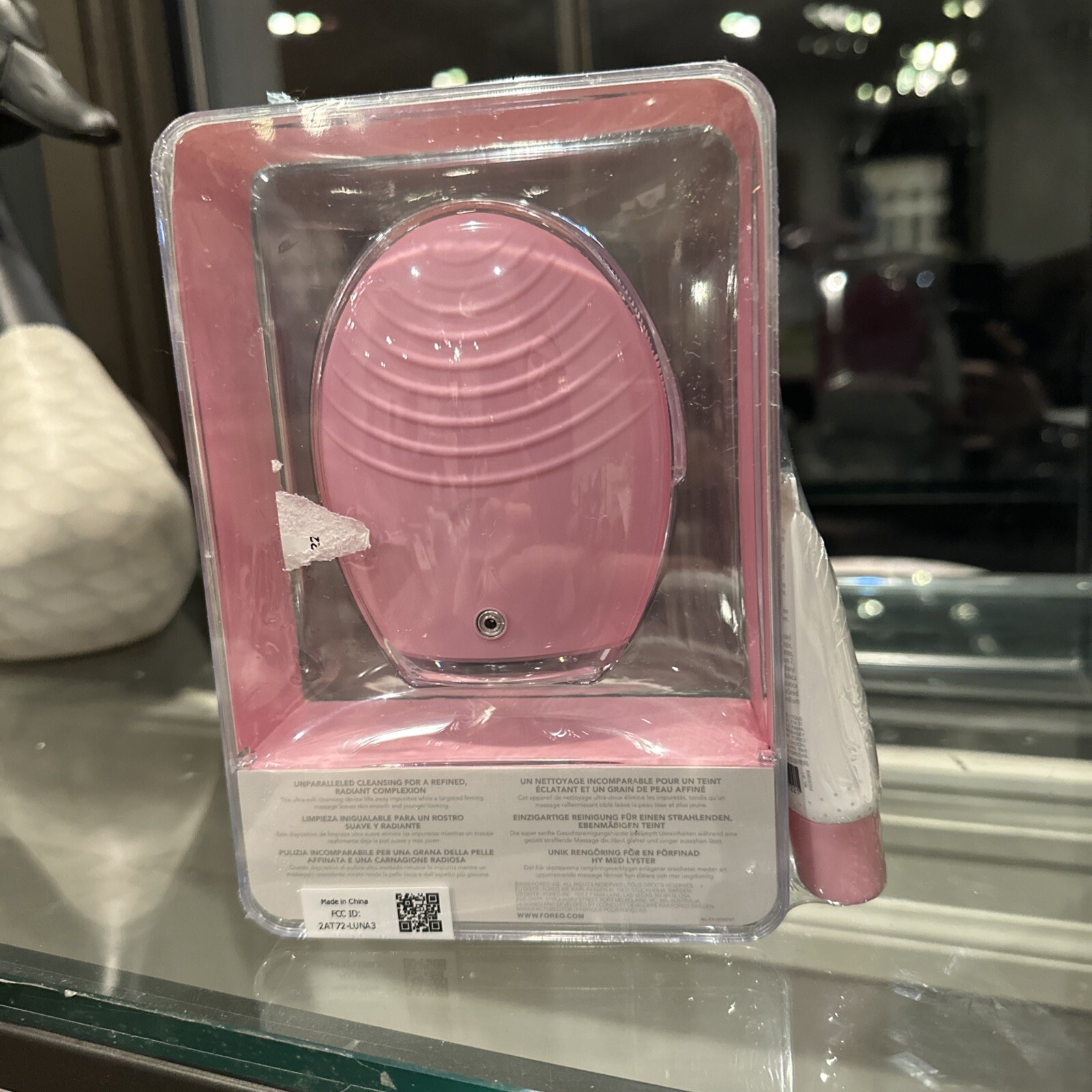 FOREO LUNA 3 Face Brush and Anti-Aging Massager for Normal Skin Pink + Cleanser