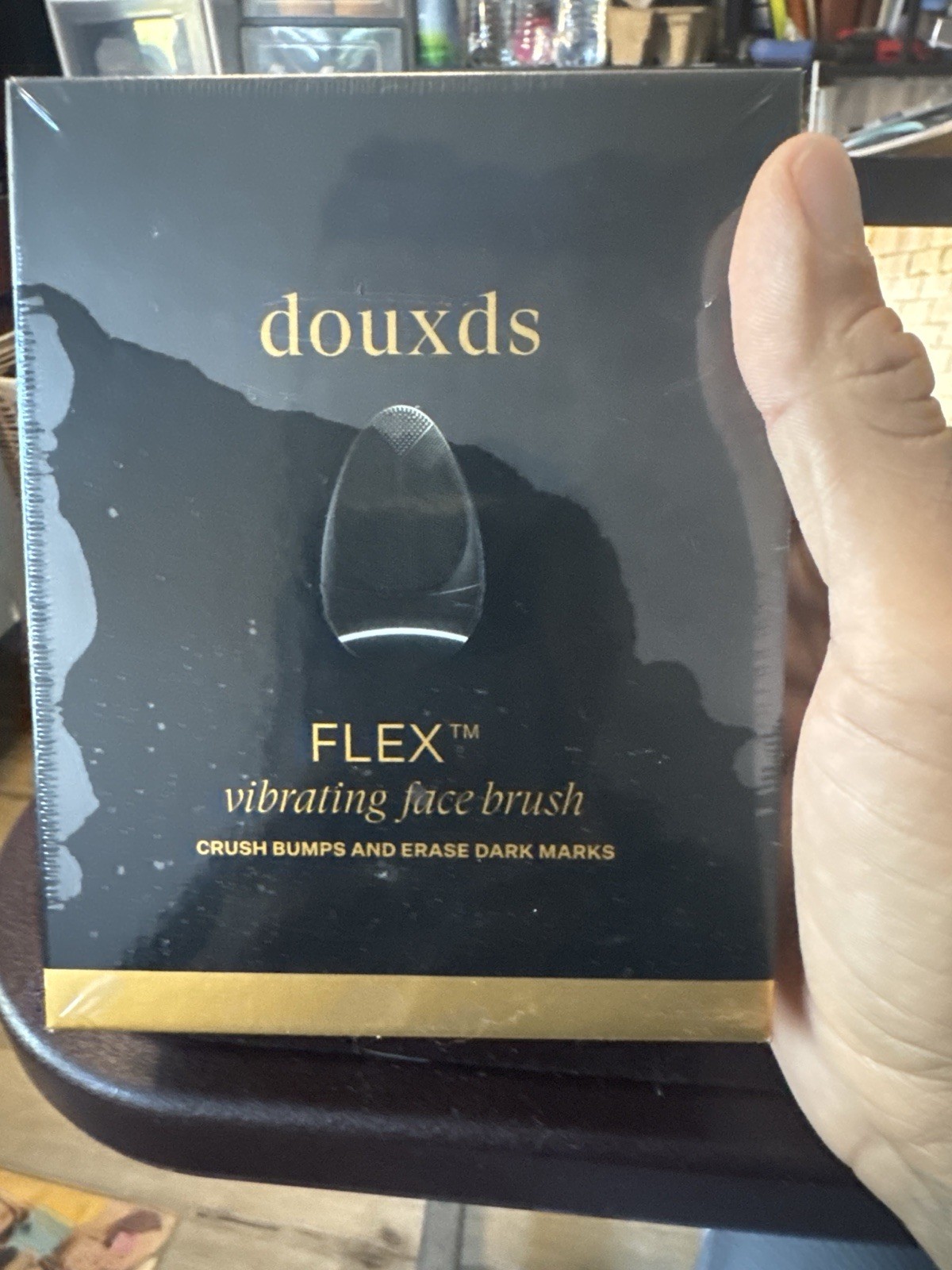 douxds FLEX Vibrating Electric Facial Brush for Dark Marks, Black/Gold