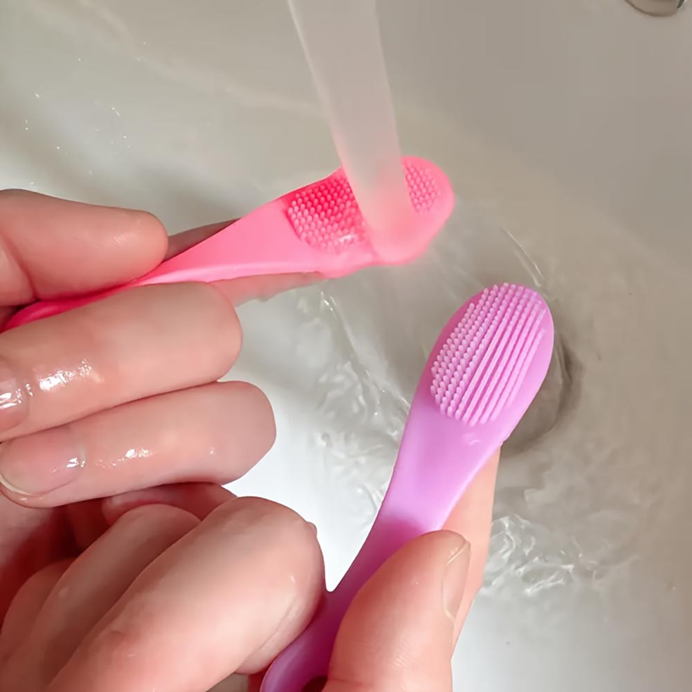 Soft Silicone Finger Brush for Deep Pore Cleansing & Gentle Pet Dental Care