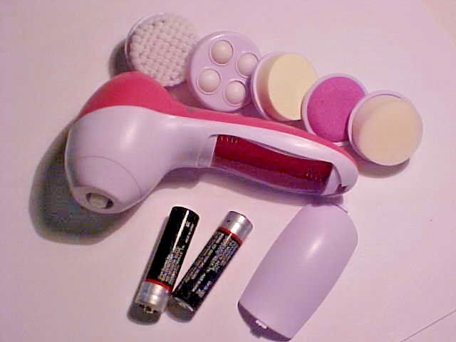 SEEN ON TV ADS FACIAL CLEANSER BRUSH SKIN CARE 5 ATTACHMENTS. NO ADDED BATTERIES