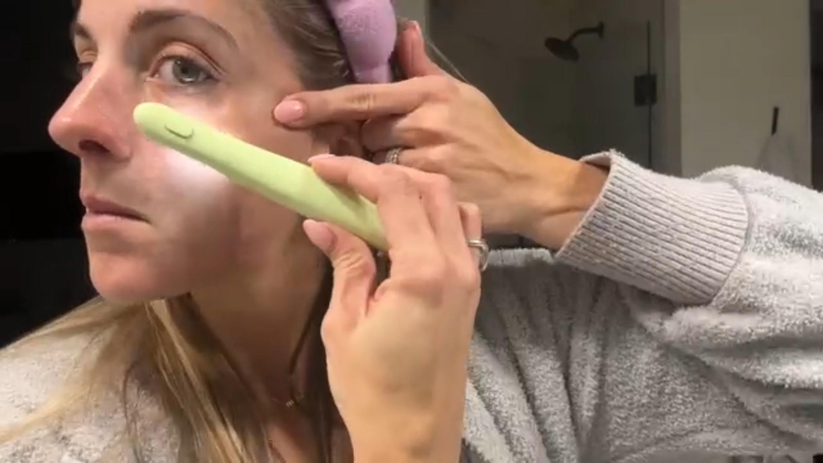 Rechargeable Dermaplaning Tool with LED Light, 3 Speeds, Facial Exfoliation & Ha
