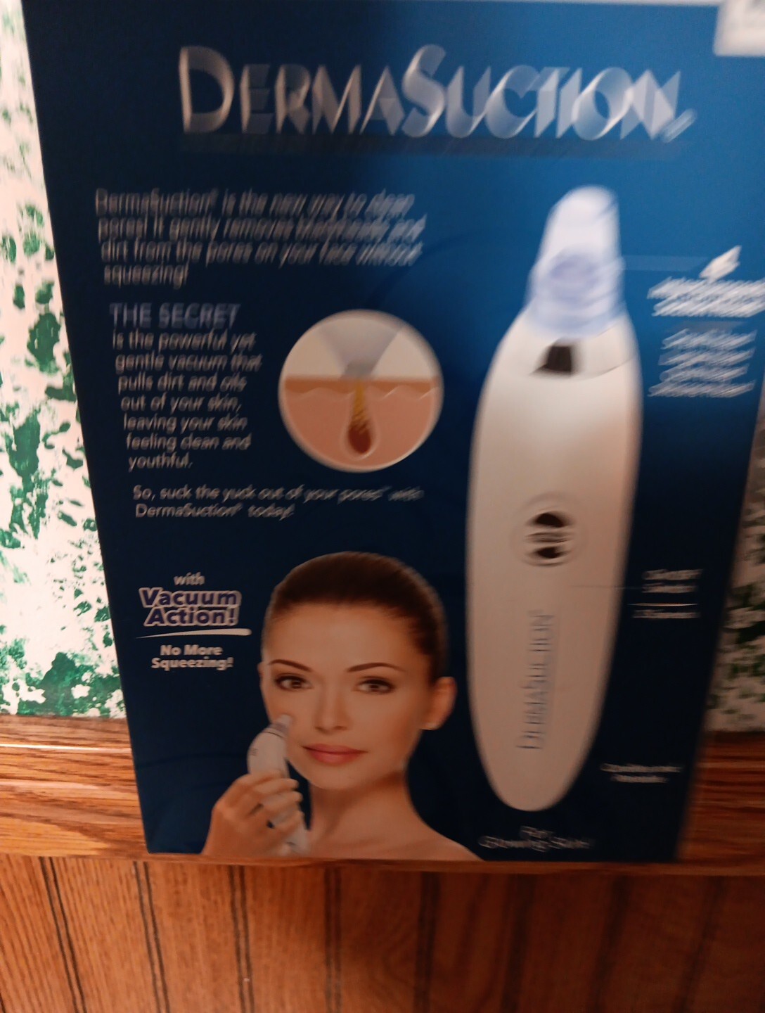 NEW DermaSuction Pore Cleaning Device Blackhead Removal 4 Suction Heads 2 Speeds