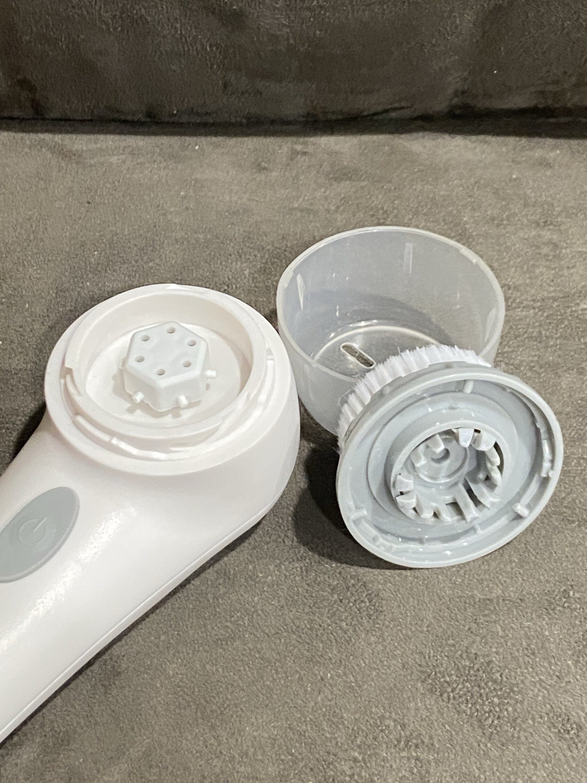 SONIC GLOWING FACE MIRA WHITE BATTERY OPERATED FACIAL CLEANING SPIN BRUSH – NEW!