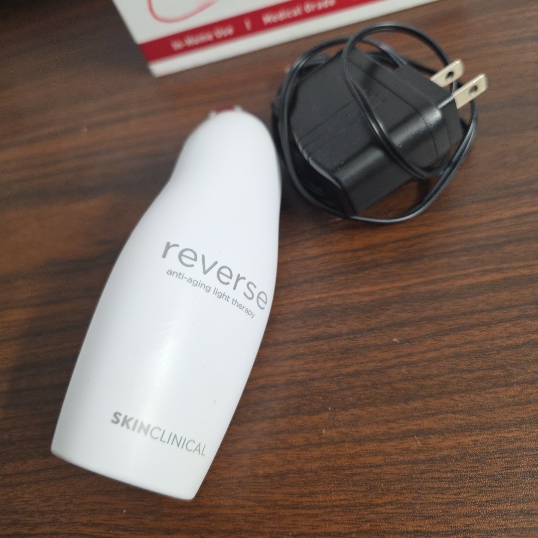 Reverse Skin Clinical LED hand held facial device A