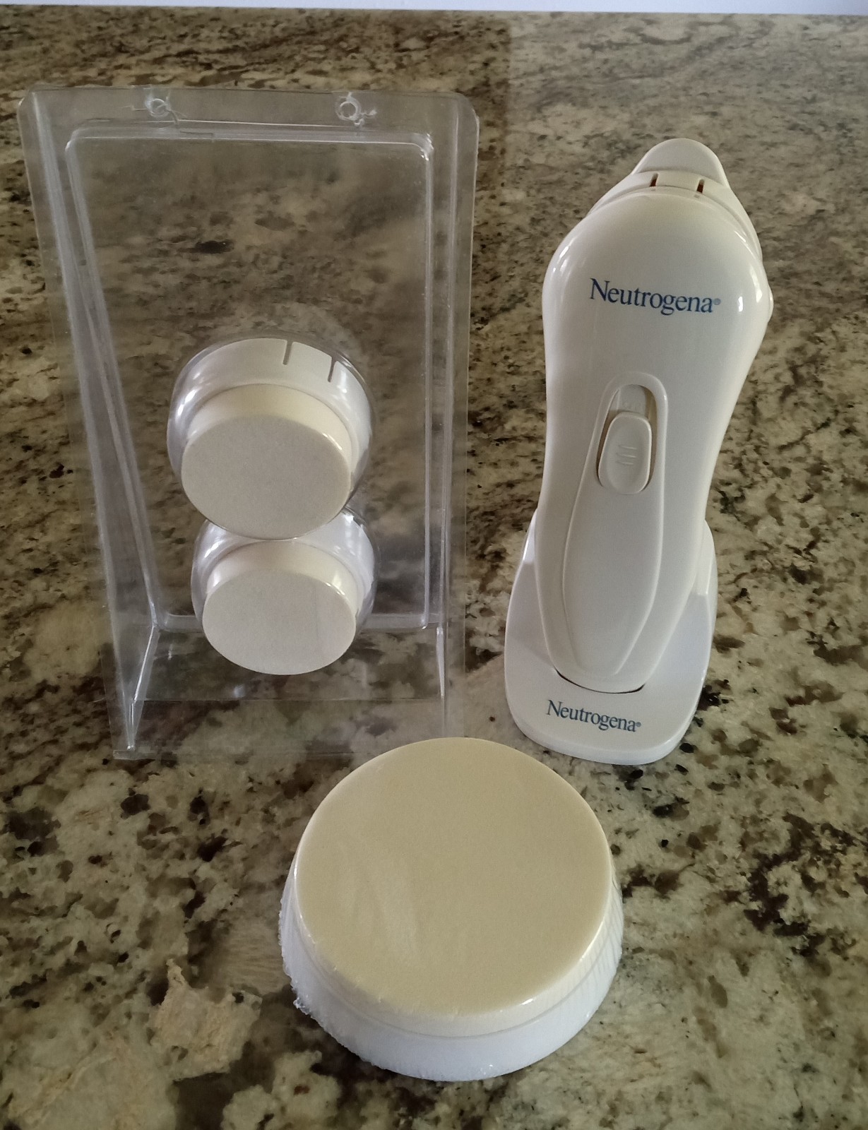 Neutrogena Applicator Tool with Stand & 3 Pads – Works