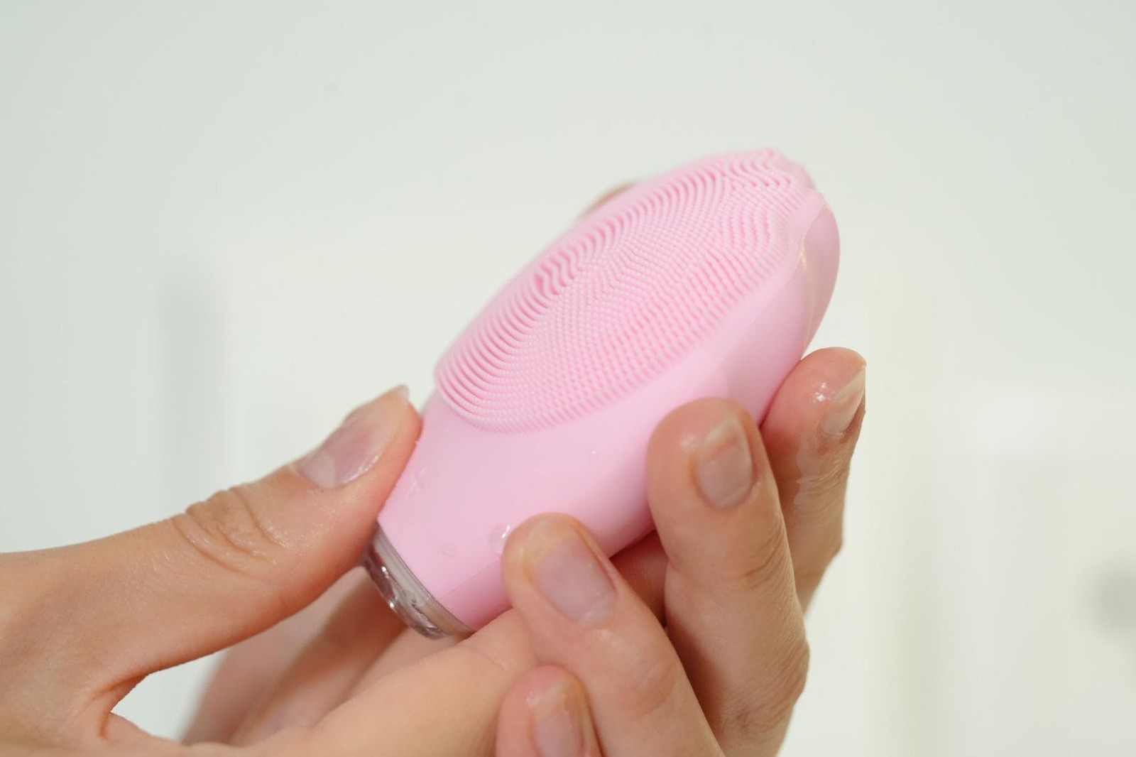 Silicone Cleansing Brush, Scrubber and Massager, Waterproof Brush for Deep Cl…