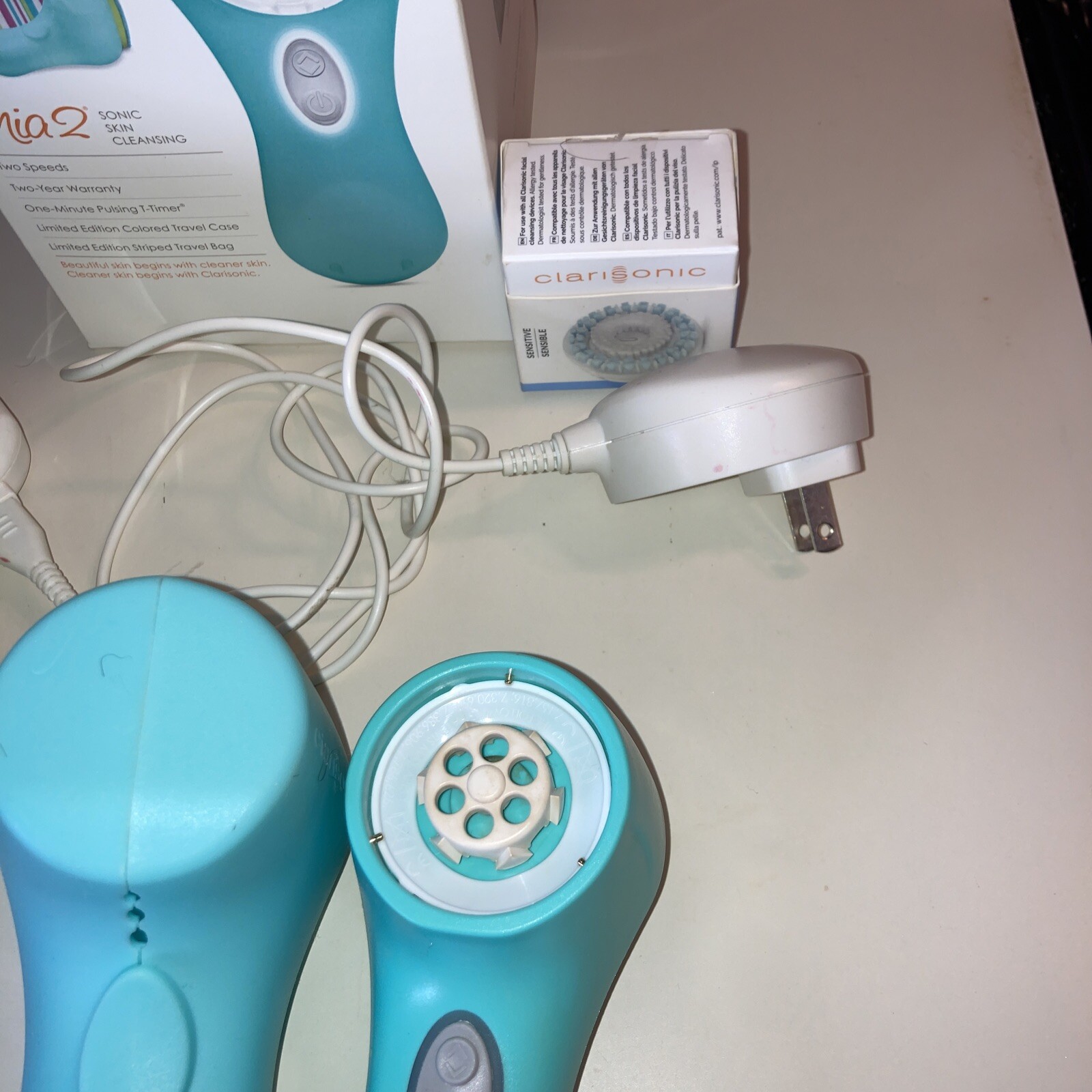 CLAIRSONIC MIA 2 RECHARGEABLE FACIAL SCRUBBER CLEANSING W/ CHARGER and 2 BRUSHES