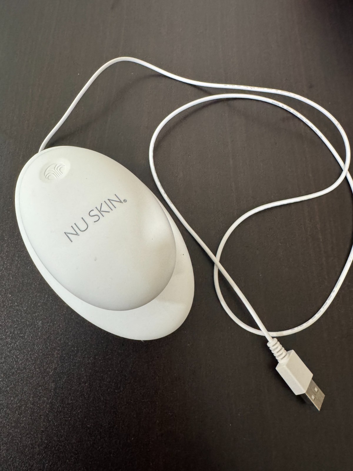 Nu Skin RenuSpa iO Facial Massager w/ USB Charger Base White/Silver