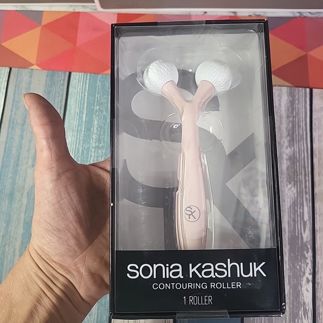 Sonia Kashuk Contouring Roller – Promotes Firming of Skin! High End Materials!