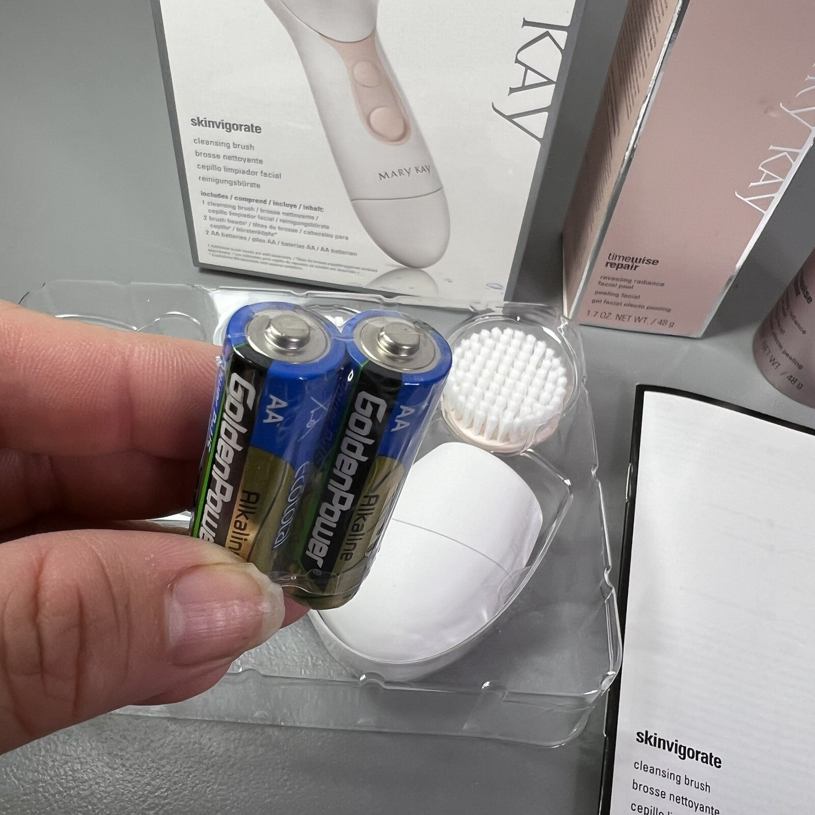 Mary Kay SKINVIGORATE Cleansing Brush with 2 Brush Heads And Time Wise Facial