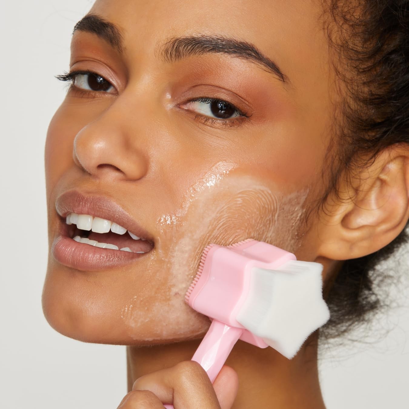 No Mo-Stache All Star Face Brush -Manual Facial Cleansing Brush, 2-in-1 Pink