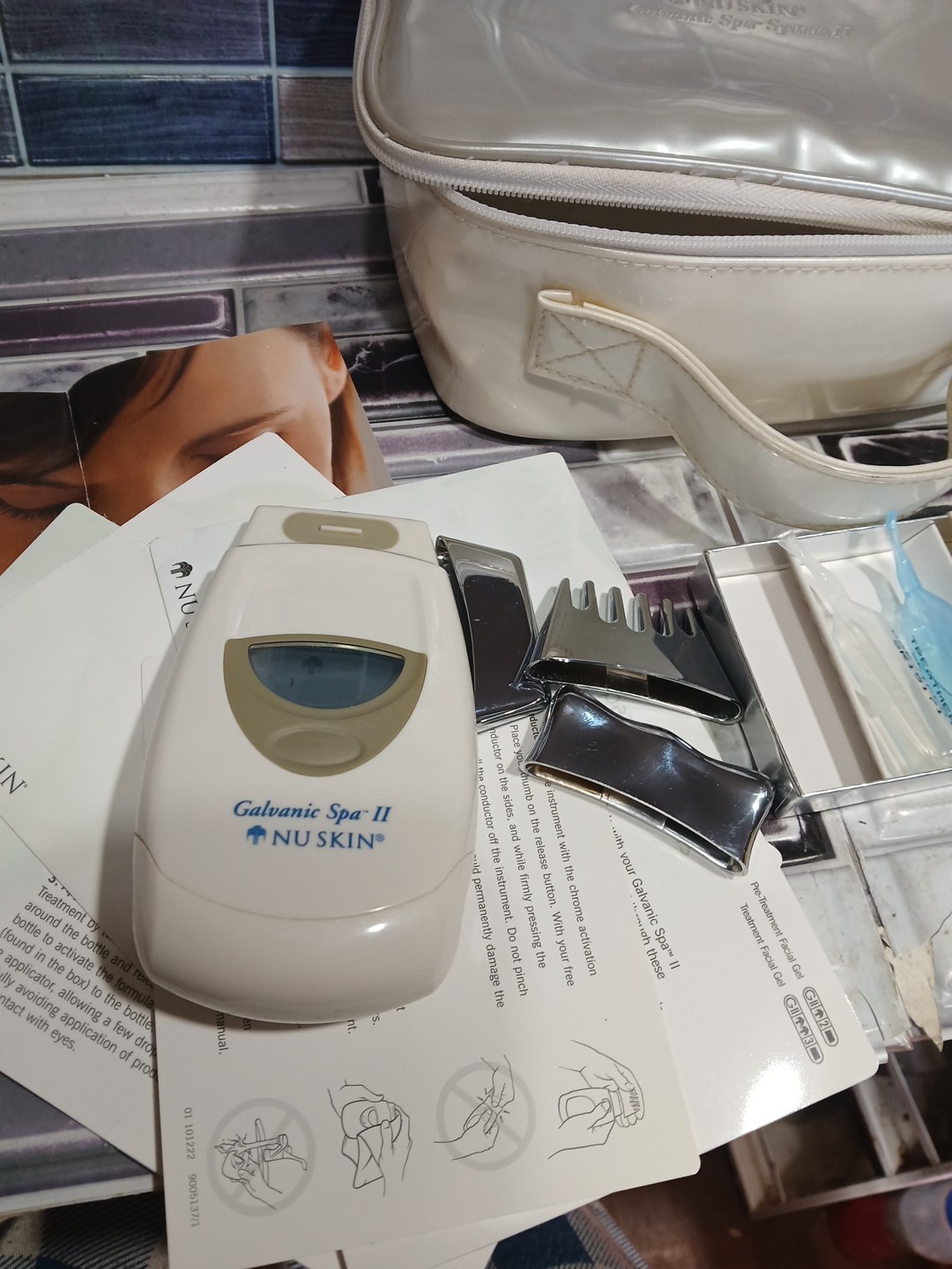 NuSkin Galvanic Spa System II with 2 Treatment Gels