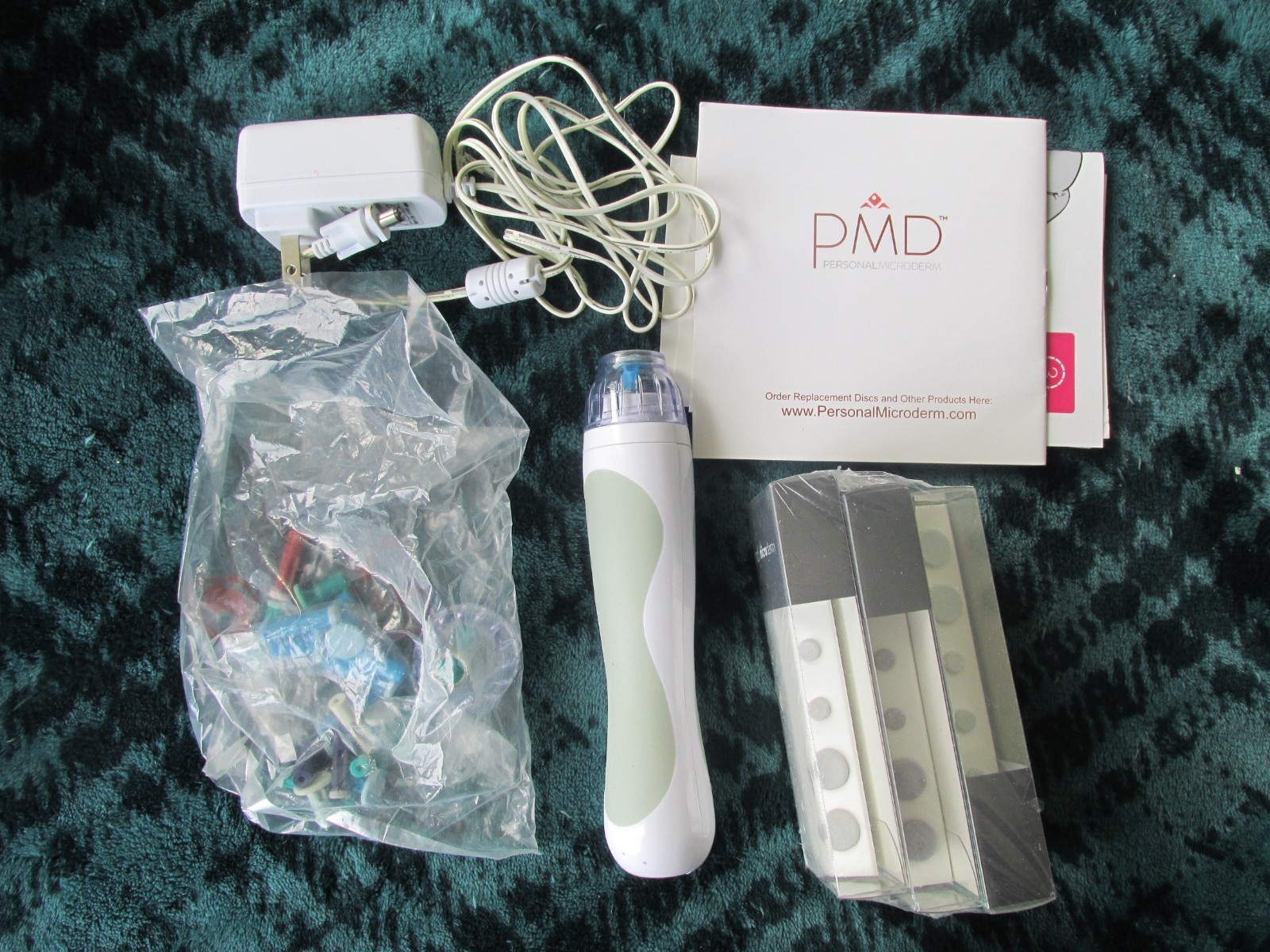 pmd personel microderm with case and extras and three packs of replacement discs