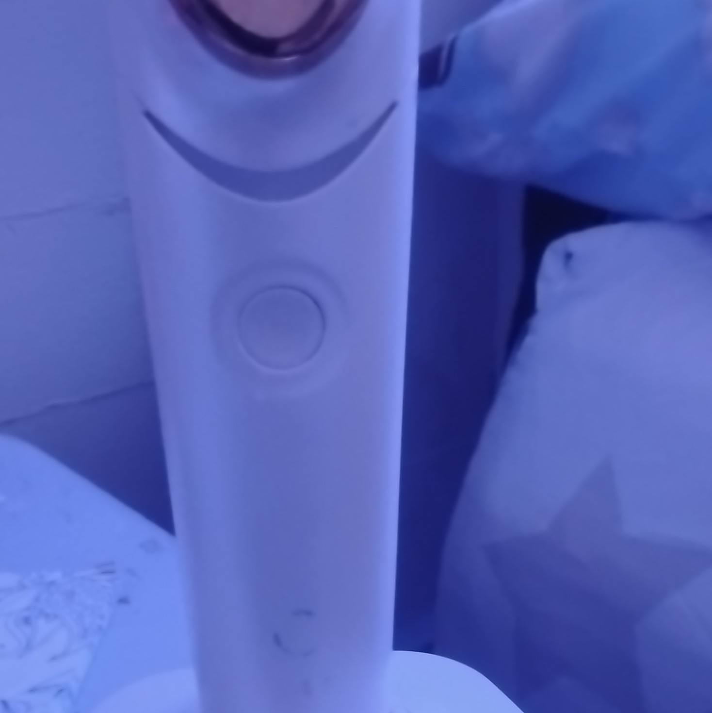 FINEO White Facial Cleansing Device with Charging Base for Face Cleansing