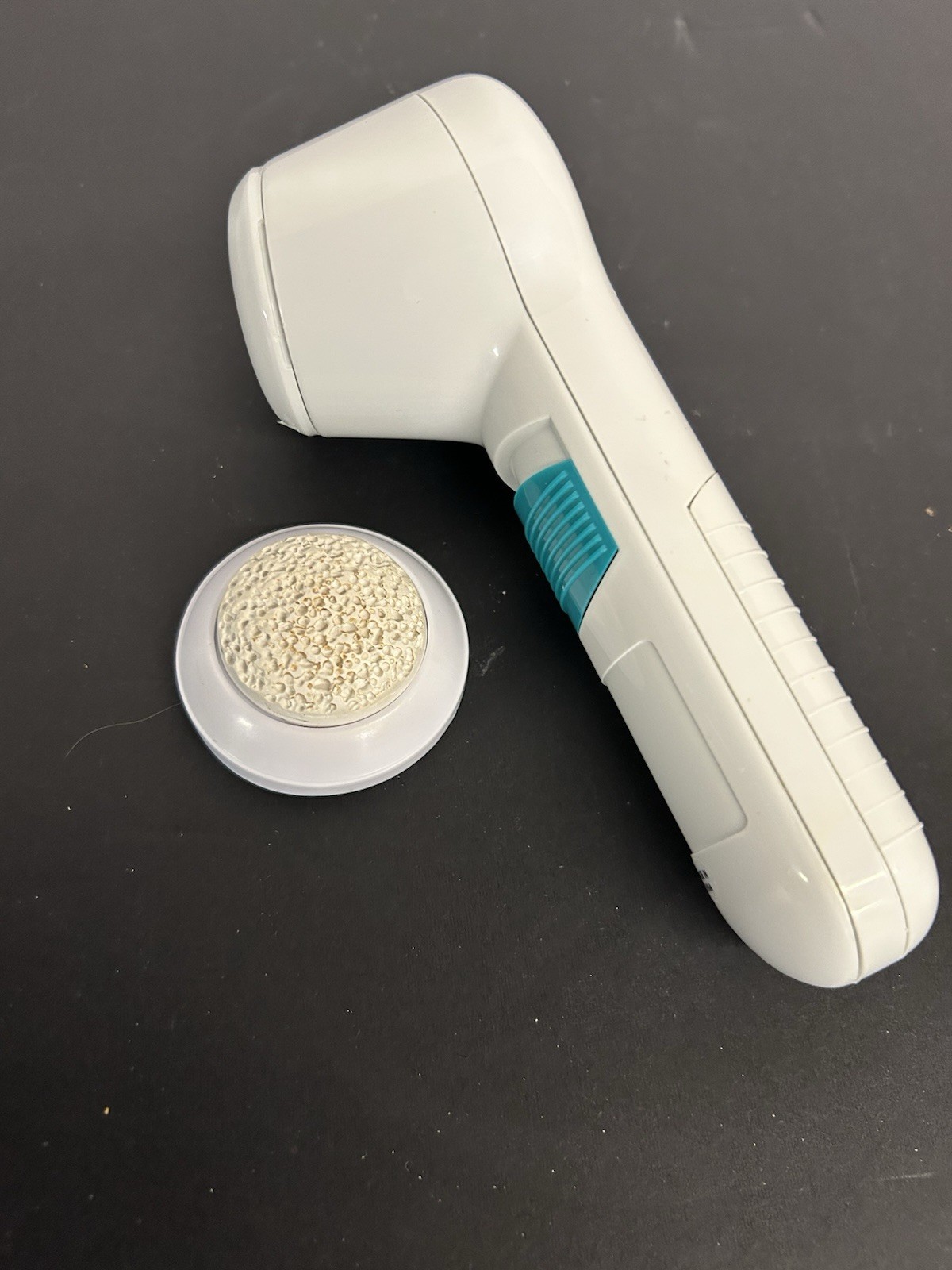 Signature Club A Handheld Facial Cleansing Brush Tool w/ 1 attachment Untested